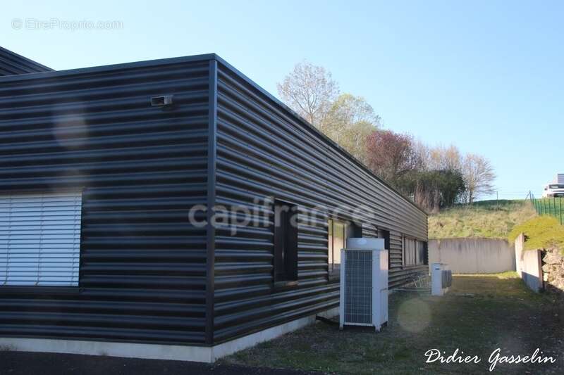 Commerce à BERD'HUIS