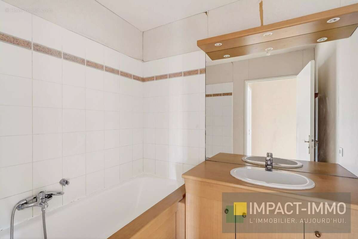 Appartement à COURBEVOIE