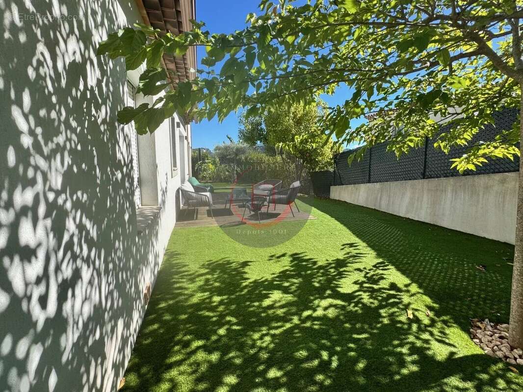 Maison à LES ADRETS-DE-L&#039;ESTEREL