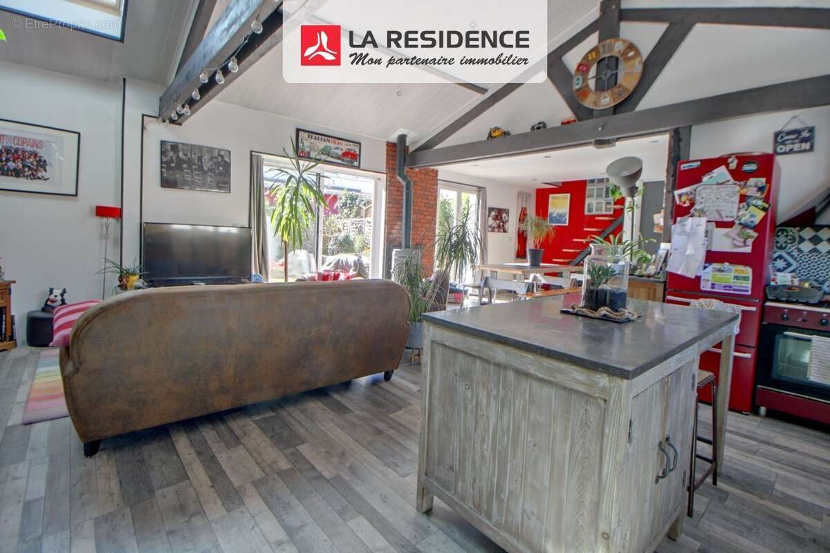 Maison 81 m² à Les Clayes-Sous-Bois  - photo 2