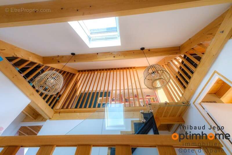Maison contemporaine récente avec un bel extérieur et vue mer de l'étage - photo 8
