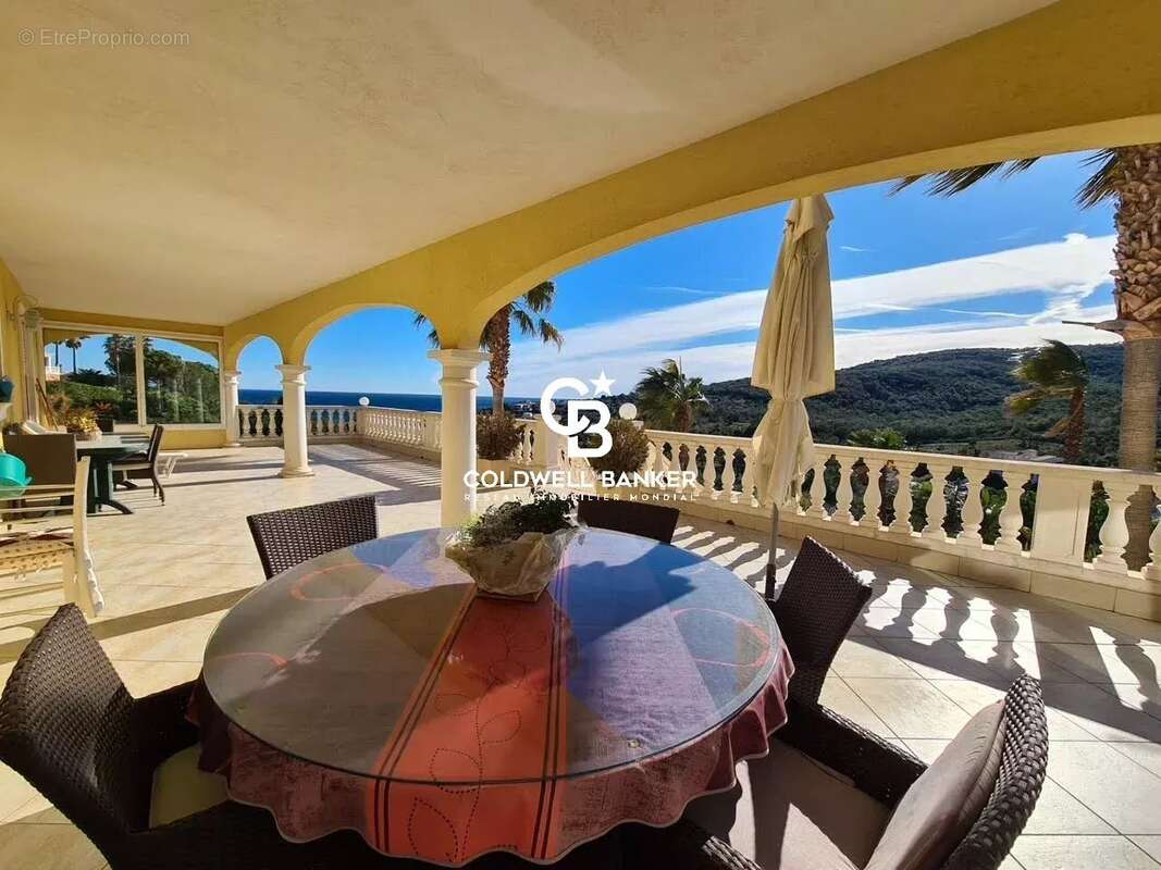 Maison à LES ISSAMBRES