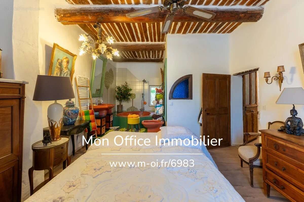 Référence : 6983-PEL - Authentique maison bourgeoise à réinventer en plein cœur de ville sud Lubéron - photo 17