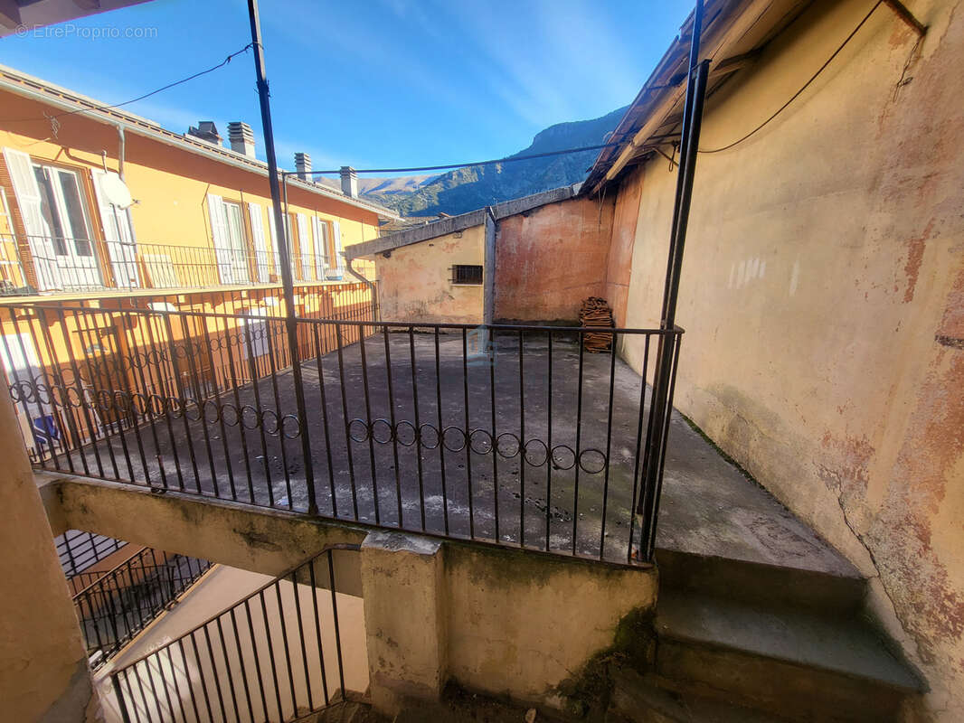 Autre à TENDE