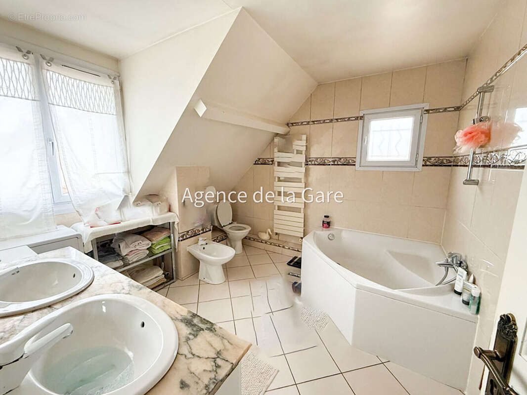 Maison à HOUILLES
