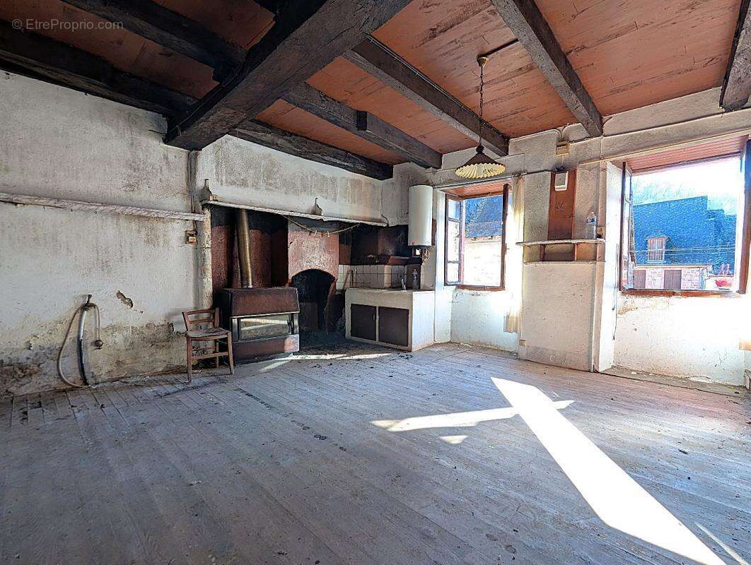 Maison à VILLECOMTAL