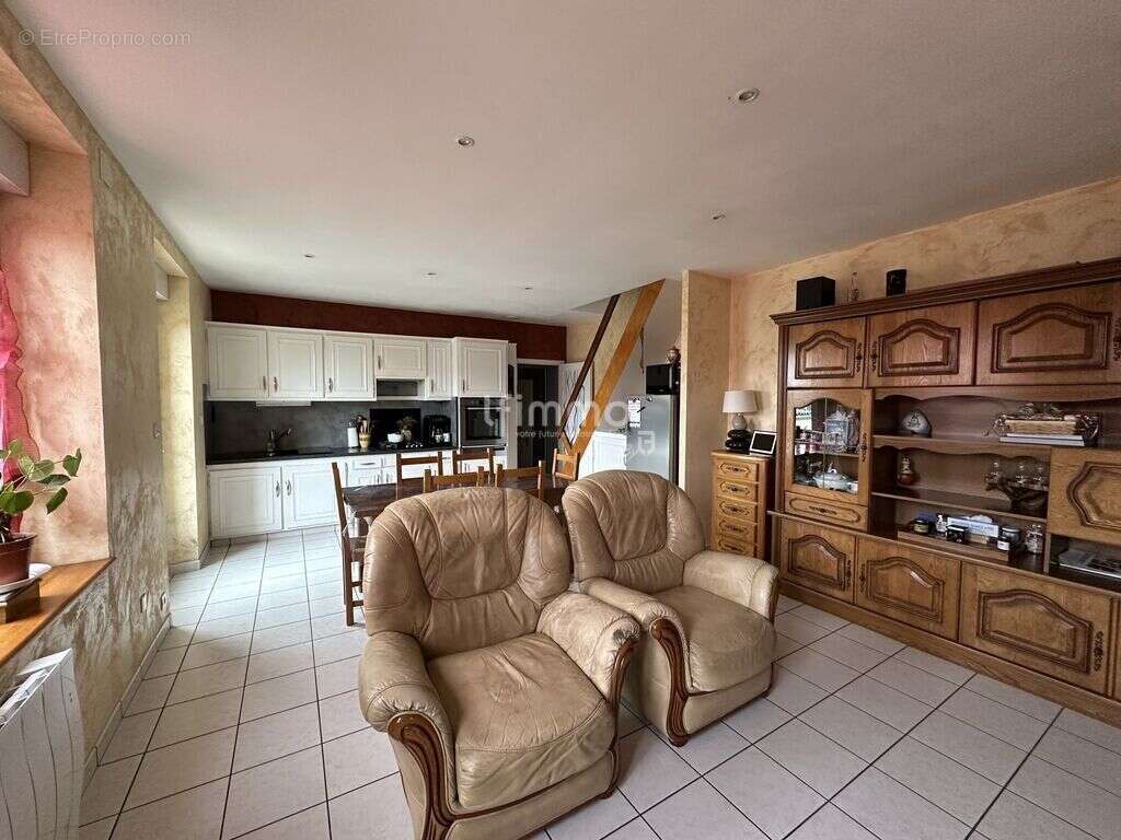 Maison à SAINT-CLAIR-DE-HALOUZE