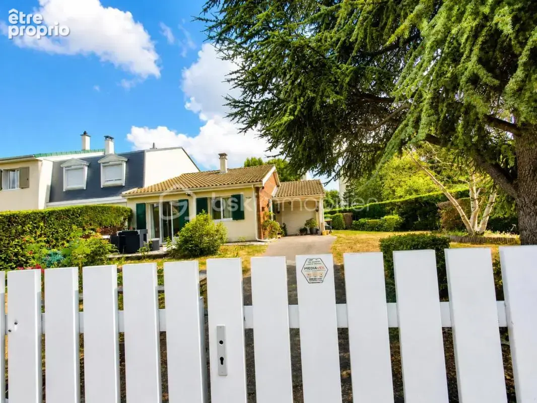 Maison de plain-pied - la commanderie des templiers ii sur 775 m2 de terrain - photo 2