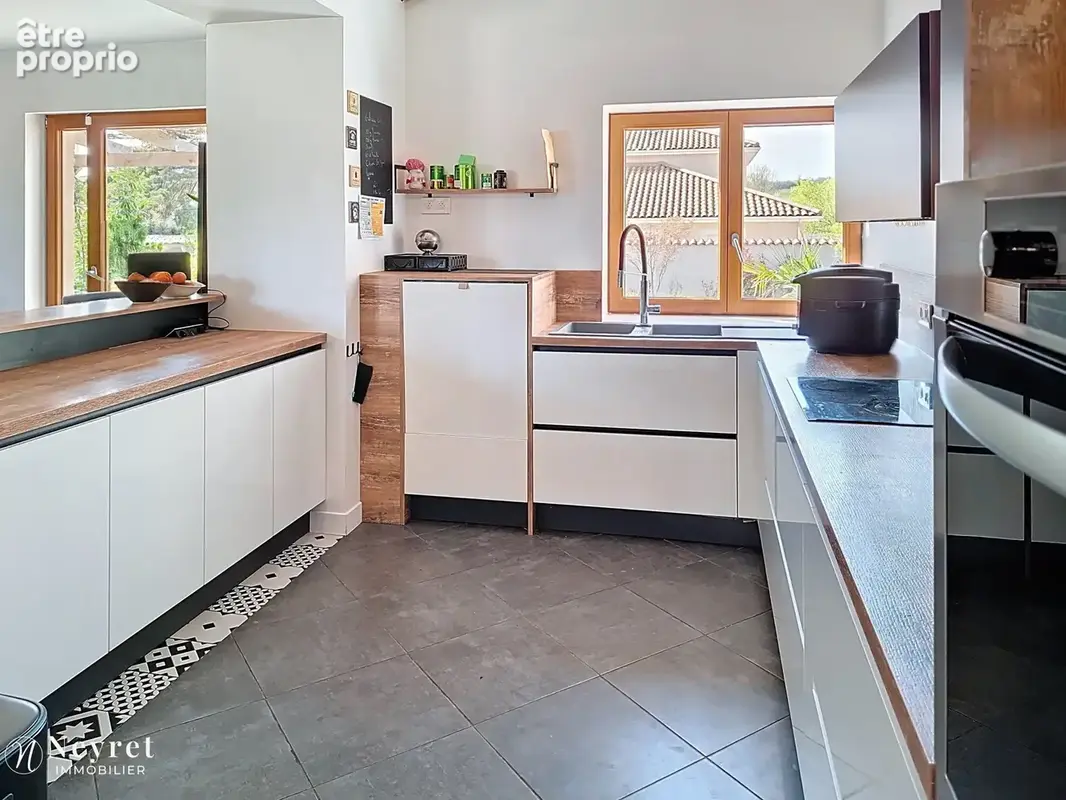 Corps de ferme rénové  de 361,51 m2 sur une parcelle de 956 m2  dont  2 T2 apportant des revenus locatifs - photo 5