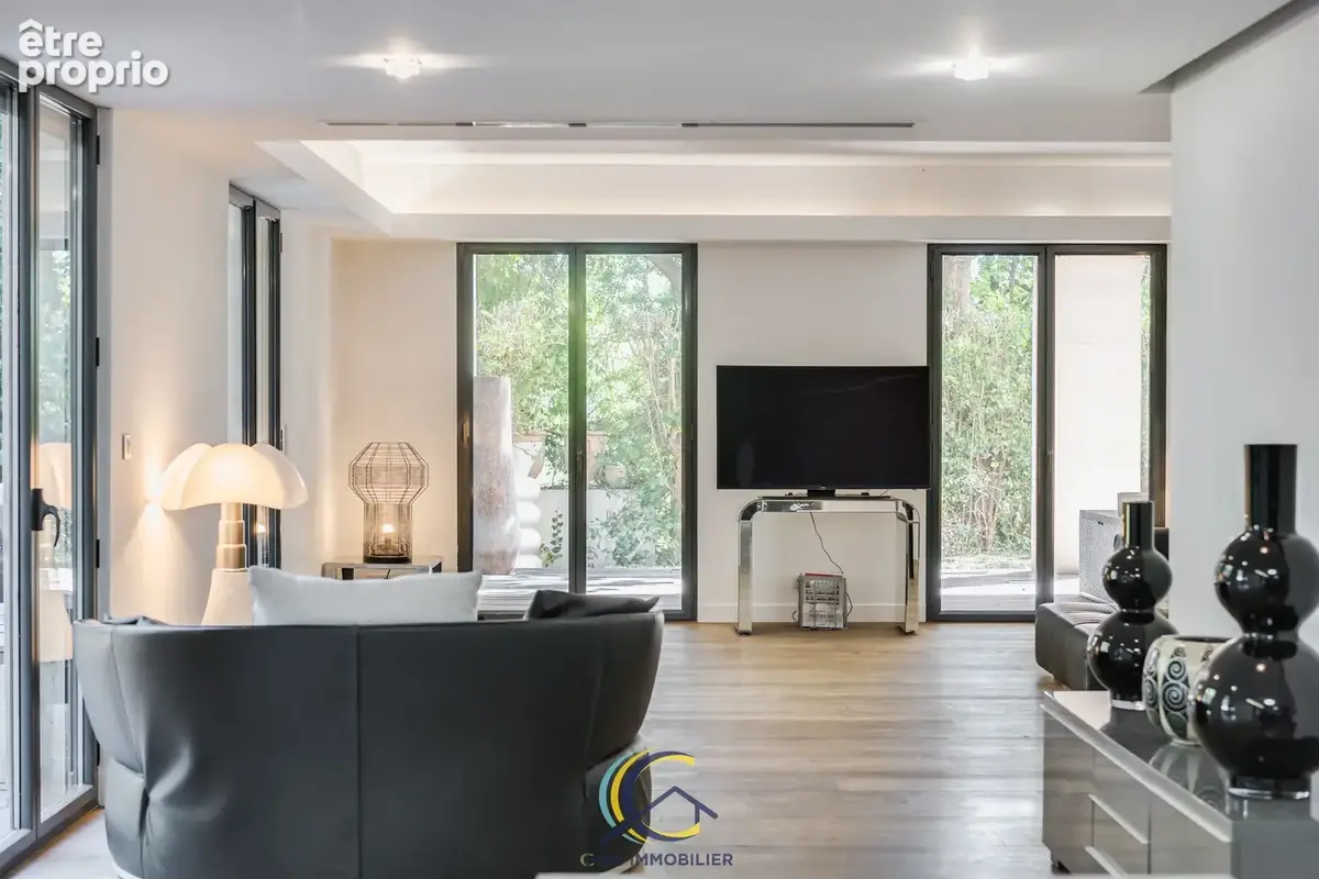 Rare : rdj d'exception avec jardin de 400m2 — résidence villa cadenelle - photo 6
