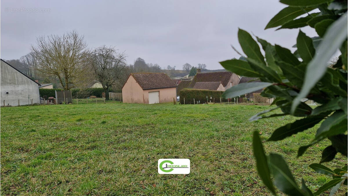 Terrain à LAMNAY