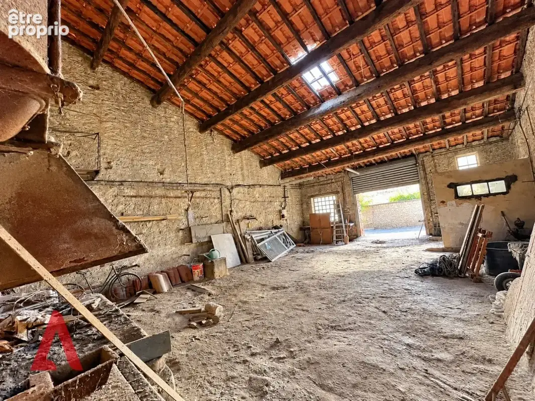Élégante maison de caractère de 300 m²  Beaux volumes  Belle hauteur sous plafond - photo 20