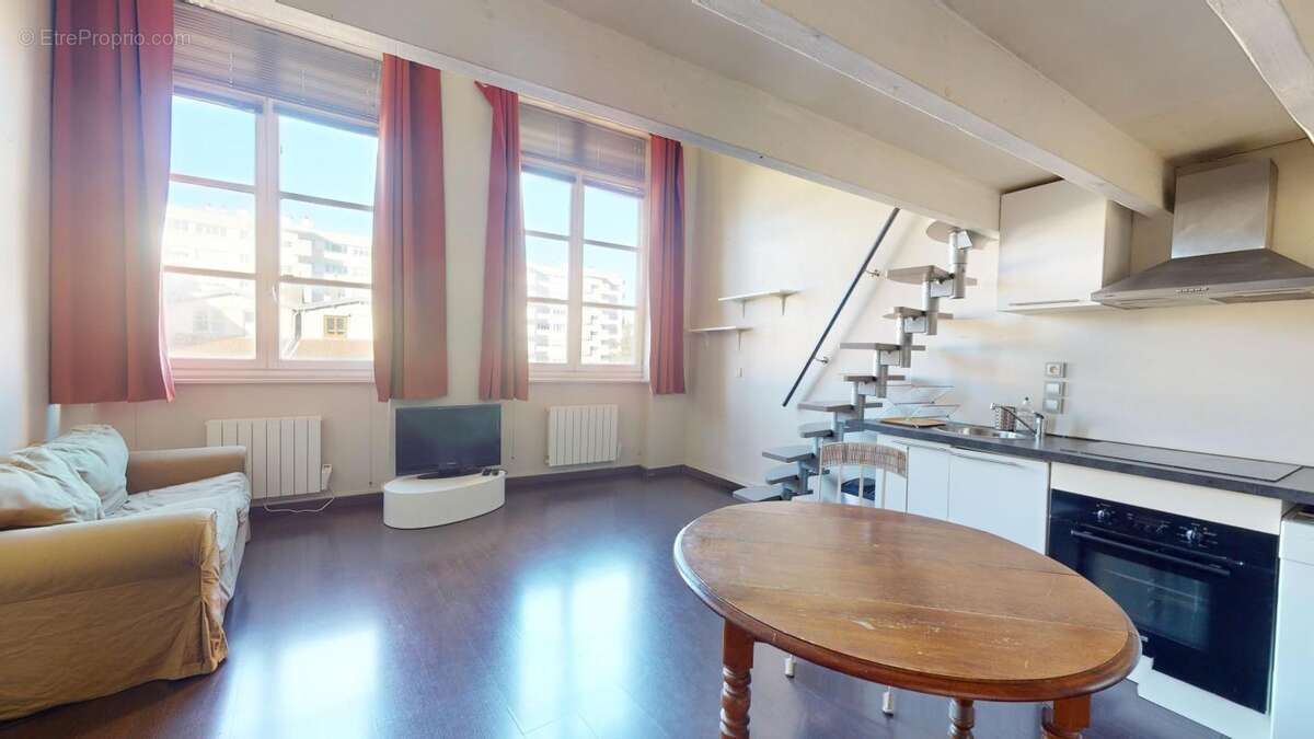 Esprit Loft & Charme Canut à deux pas du Métro Hénon - photo 2