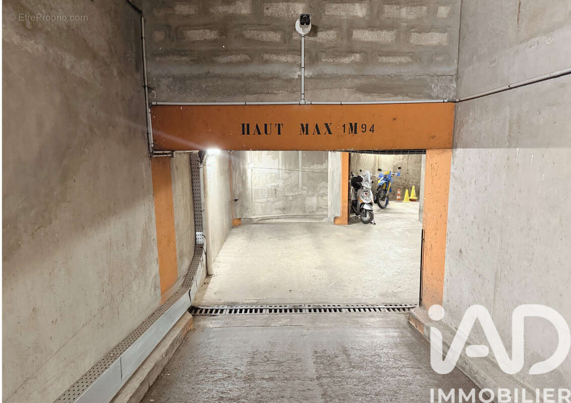 Photo 3 - Parking à PARIS-17E