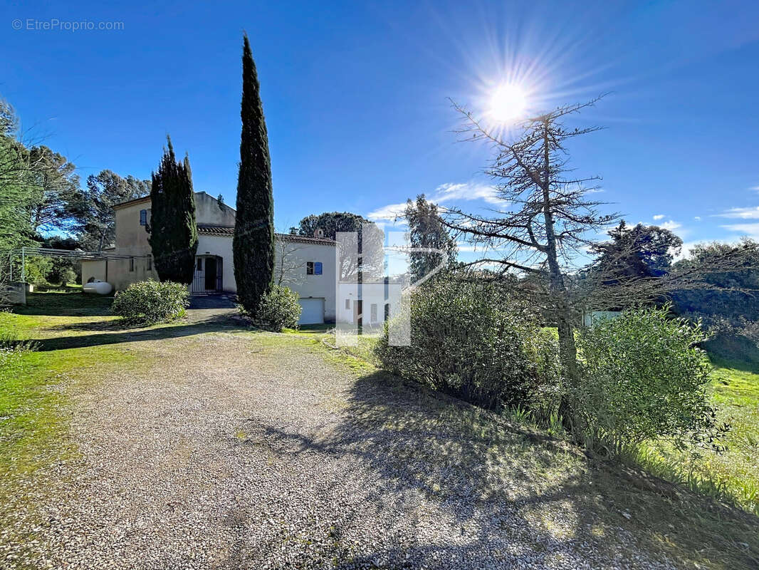 Villa provençale avec piscine, T2 indépendant et fort potentiel   Domaine sécurisé - photo 20