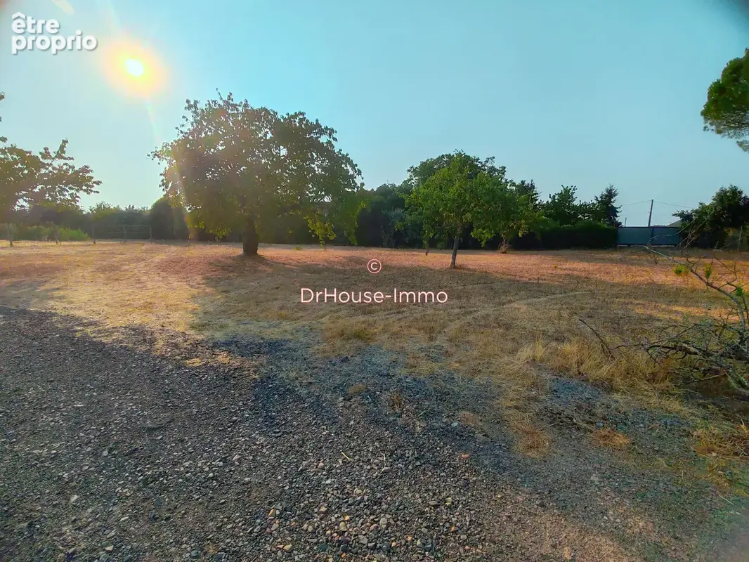 Terrain 1060 m² à Descartes  - photo 4