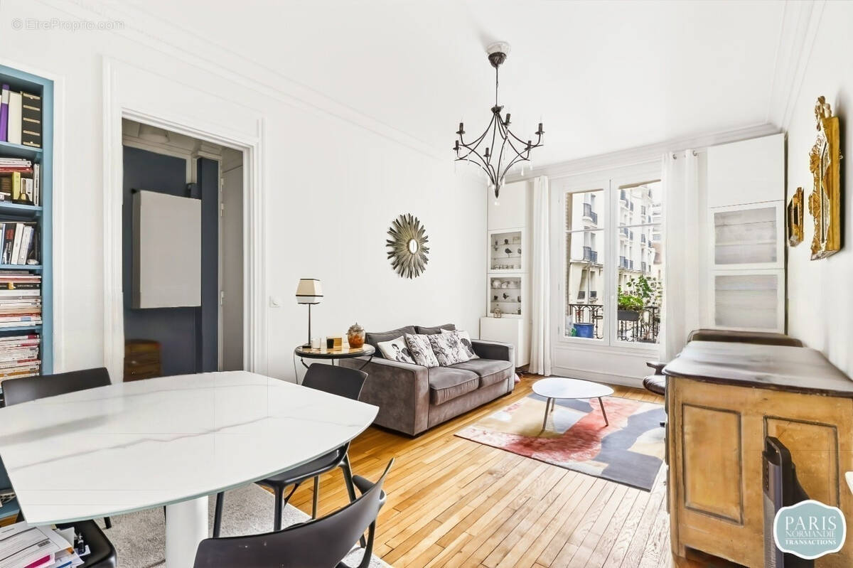 Appartement à PARIS-16E