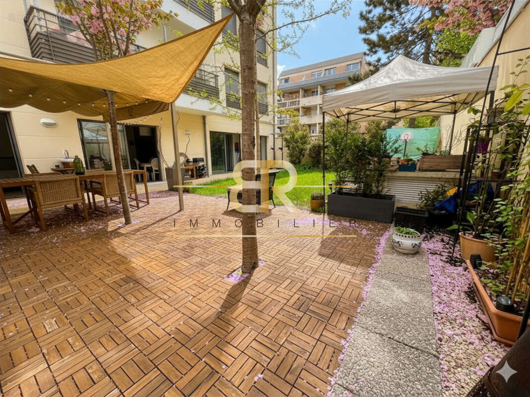 Appartement à CHARENTON-LE-PONT