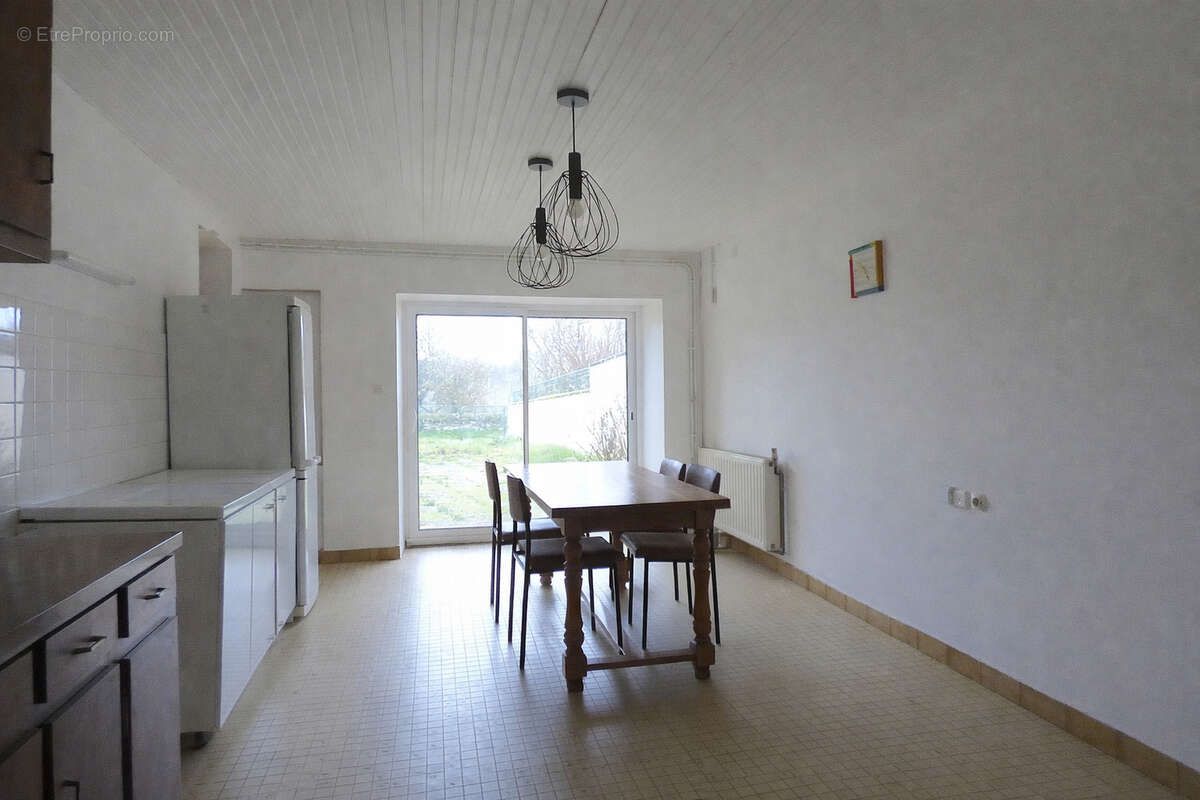 Maison à CHIRE-EN-MONTREUIL