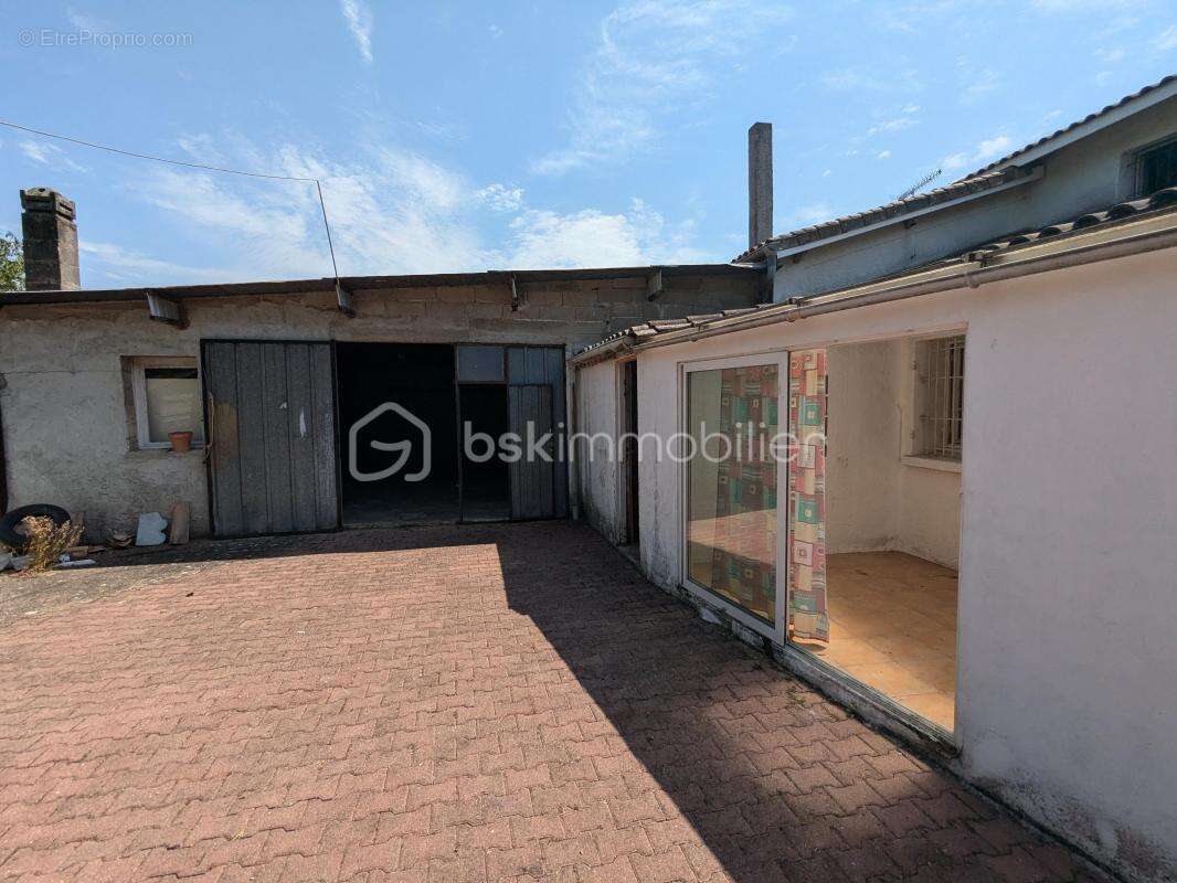 2 Maisons    proche St Emilion      de 150 m2 et 100m2                180000€        St Pey D'armens - photo 23