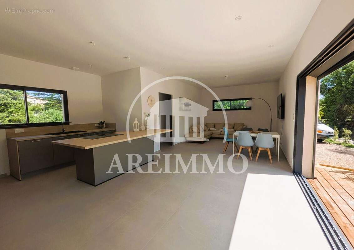 Maison 143 m² à Saint-Martin-De-Londres  - photo 4