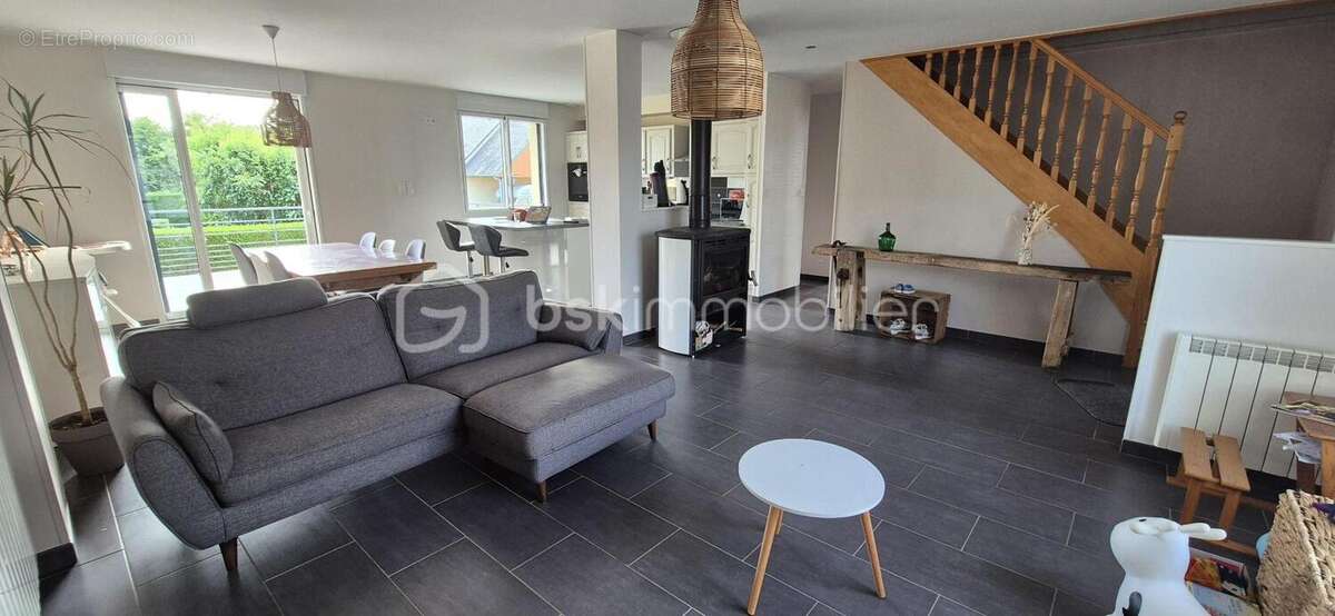 BEAUCÉ – Maison rénovée de 105,48 m² avec vie de plain-pied, sous-sol complet et terrain clos de 492 m² - photo 6