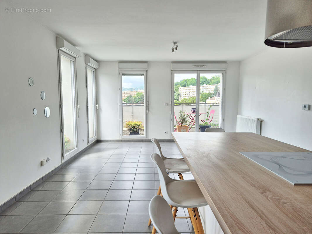 Appartement à NEUVILLE-SUR-SAONE