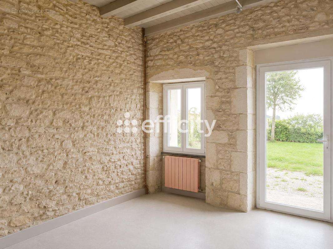Maison 9 pièces 354 m² à vendre à Saint-Ciers-Du-Taillon (17240) - photo 12