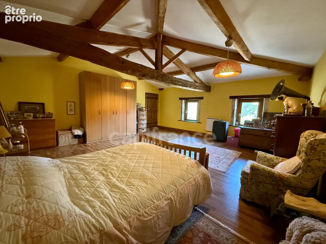 Maison de caractère avec piscine et nombreuses dépendances dans un environnement paisible - photo 5