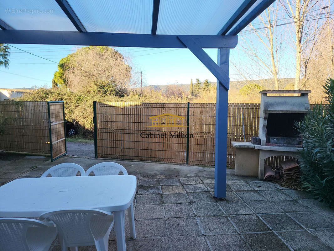 Maison à VIC-LA-GARDIOLE