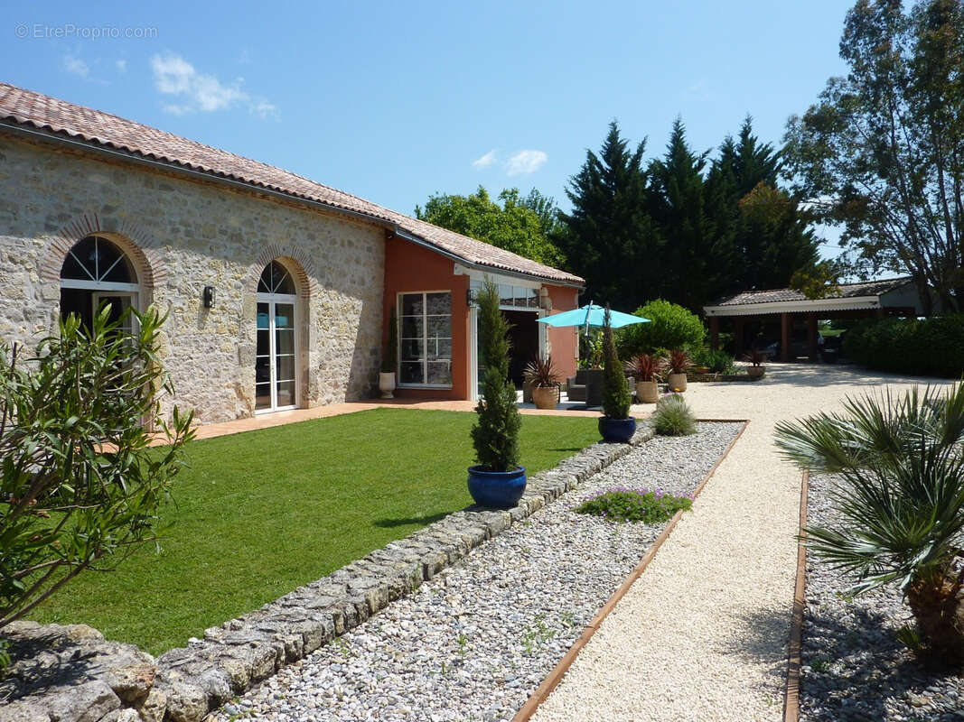 Maison avec piscine intérieure et terrasses et splendide vue - photo 19