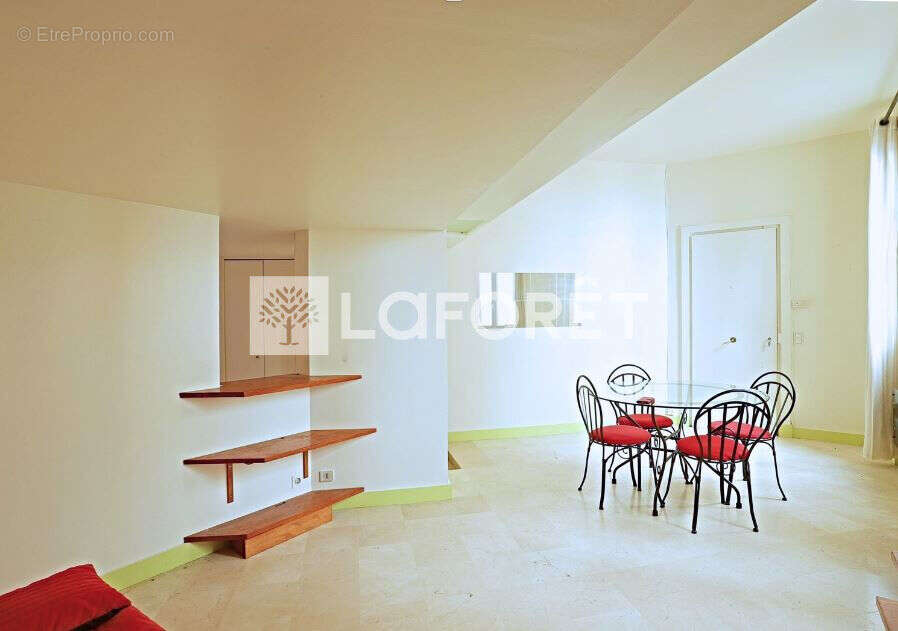 Appartement à PARIS-14E