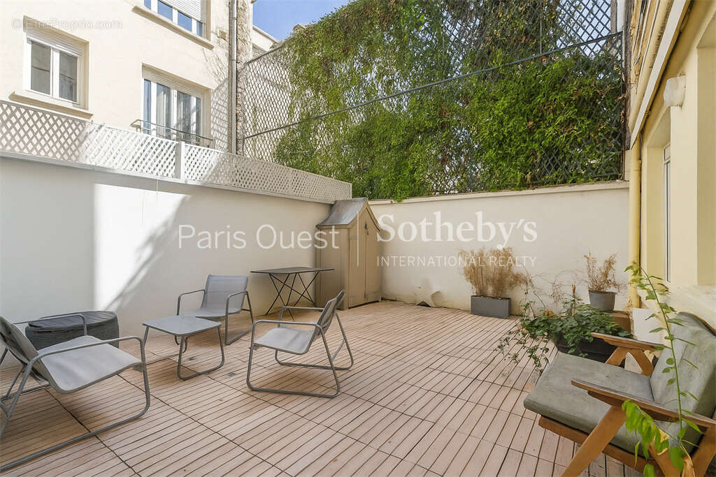 Appartement à NEUILLY-SUR-SEINE