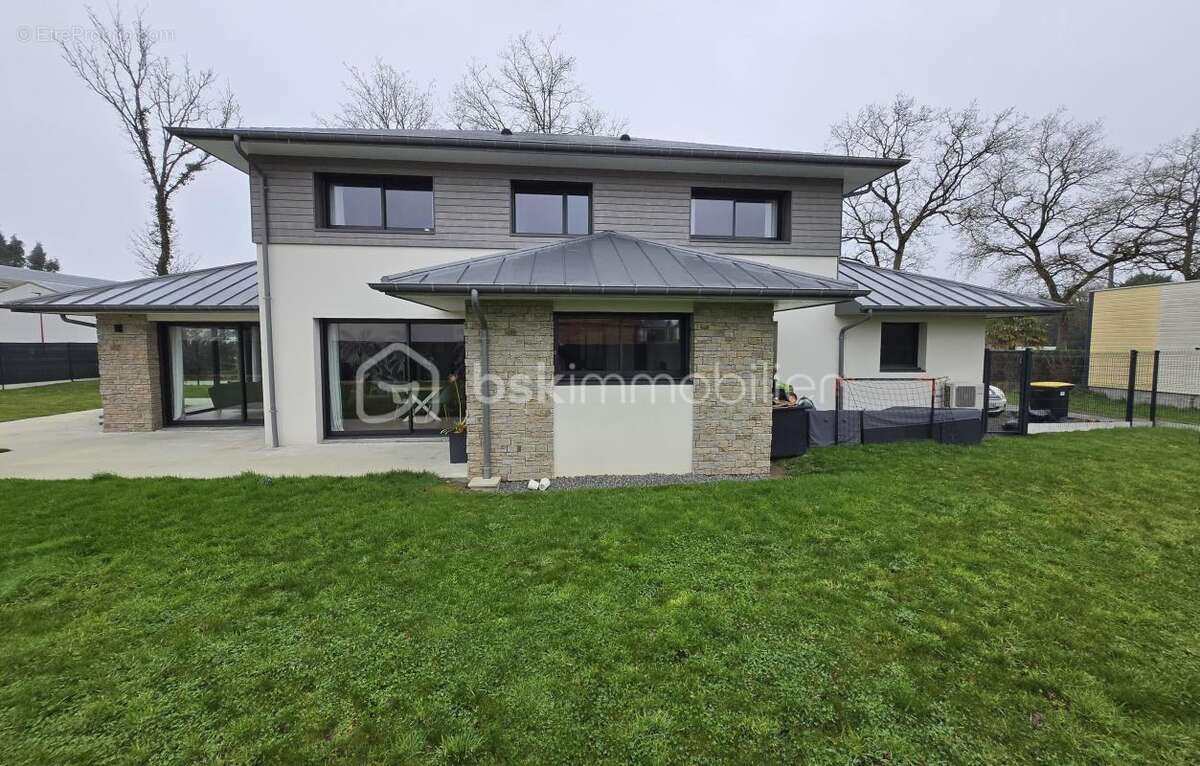 Maison contemporaine 2021 – Belles prestations, vie de plain-pied et cadre calme – 152 m² - photo 6