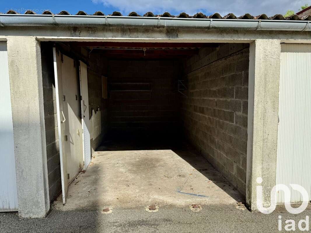 Photo 2 - Parking à REZE