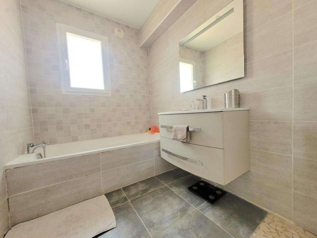Maison 147 m² à Ensues-La-Redonne  - photo 10