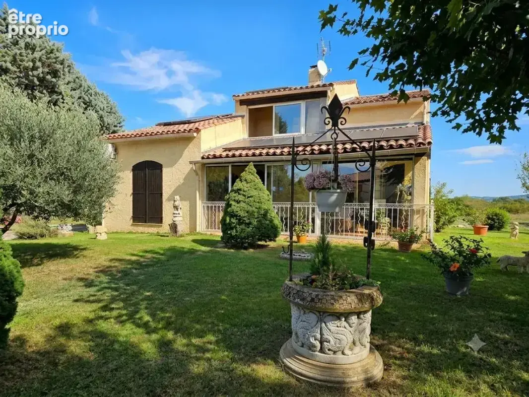 EXCLUSIVITE ! Propriété d'exception de 170 m² + véranda de 21 m2 sur 3 hectares avec piscine, box à chevaux & dépendances – Pert - photo 3