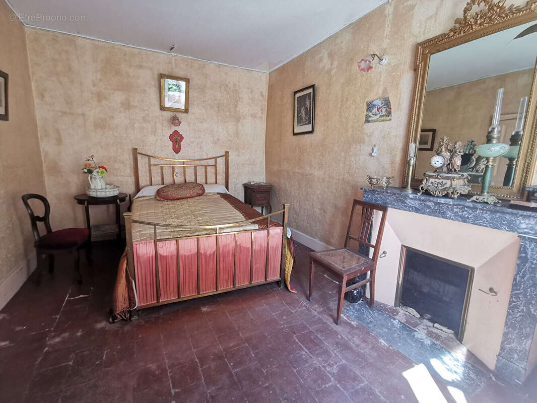 Maison à YZEURES-SUR-CREUSE