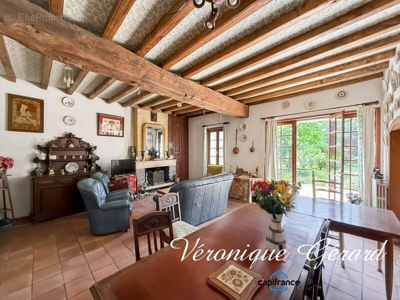 Maison à SAINT-MEDARD-DE-GUIZIERES