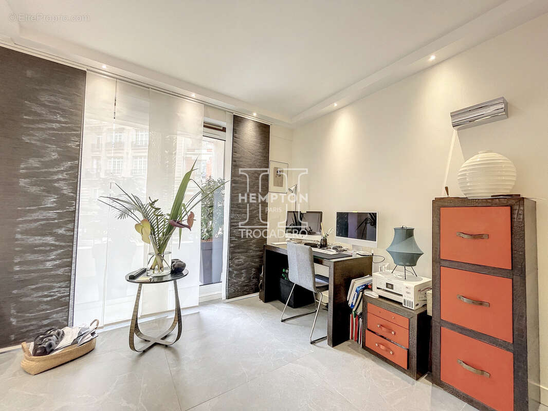 Appartement à PARIS-16E