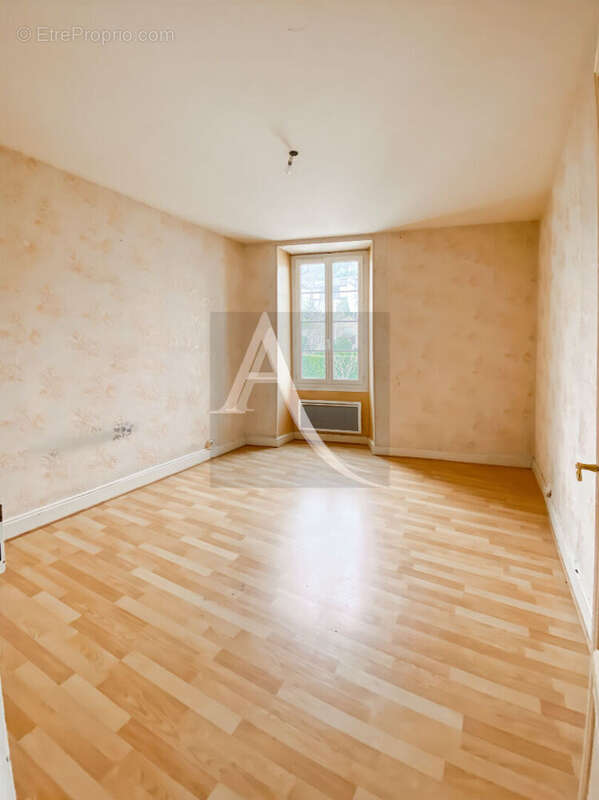 Maison à MONTAIGU-DE-QUERCY