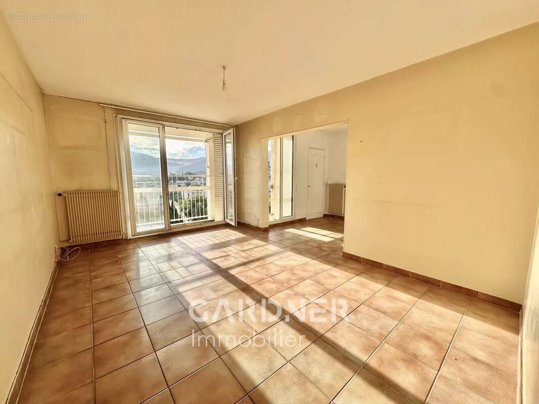 Appartement à AUBAGNE