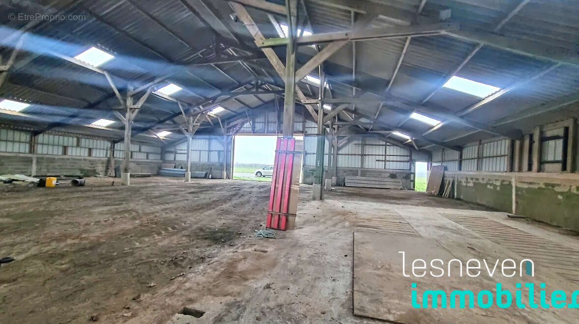 Autre à LANHOUARNEAU