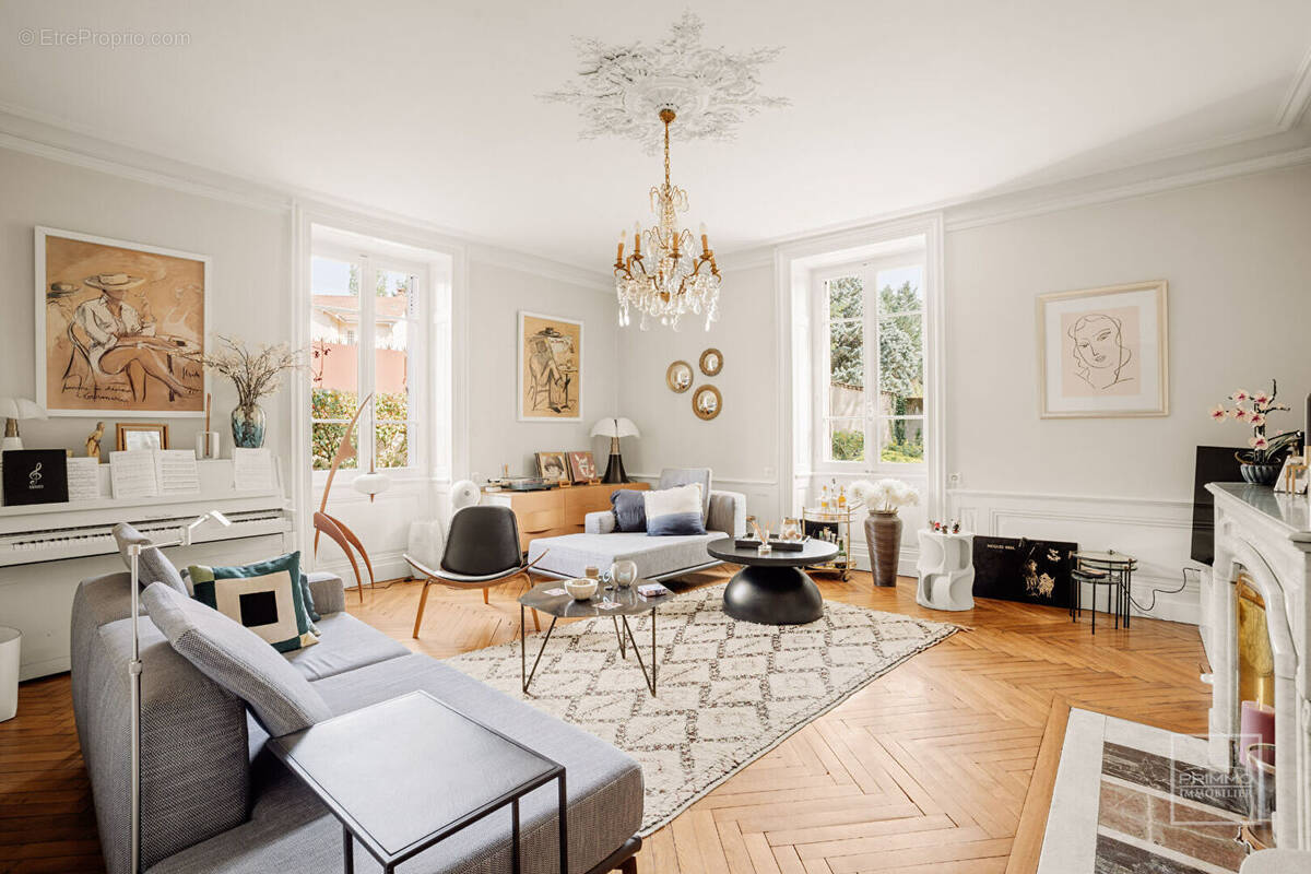 Appartement à NEUVILLE-SUR-SAONE