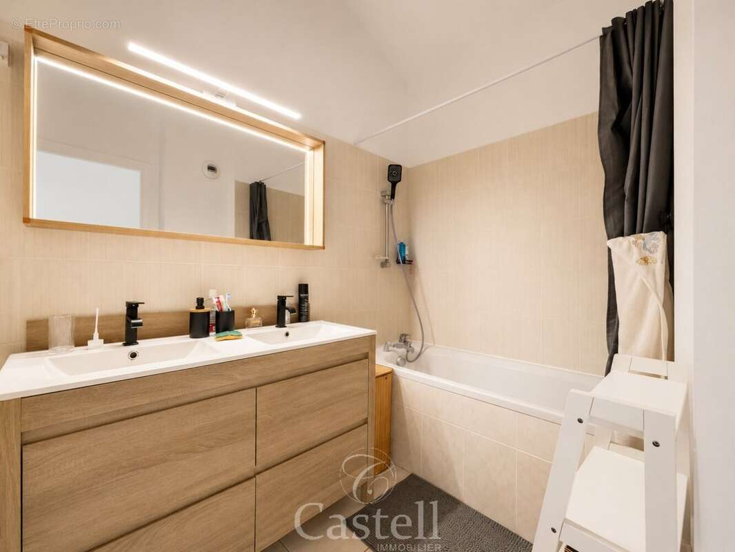 ***appartement duplex 4 pièces de 90 m² avec terrasse, 2 parkings et cellier  en plein cur de ville*** - photo 9