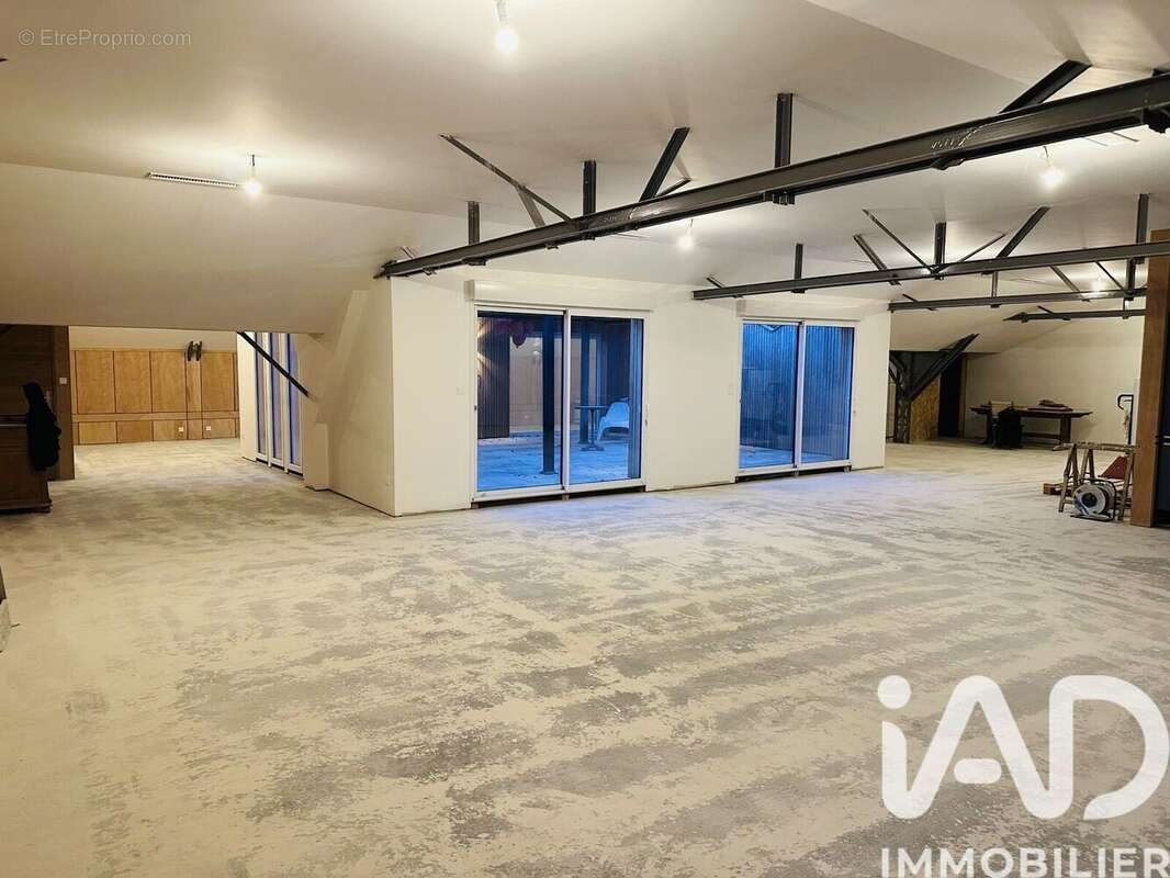 Appartement 750 m² à Arveyres  - photo 6
