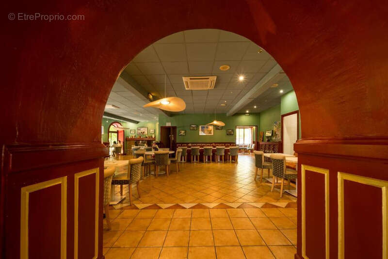 Commerce à MOUSTIERS-SAINTE-MARIE