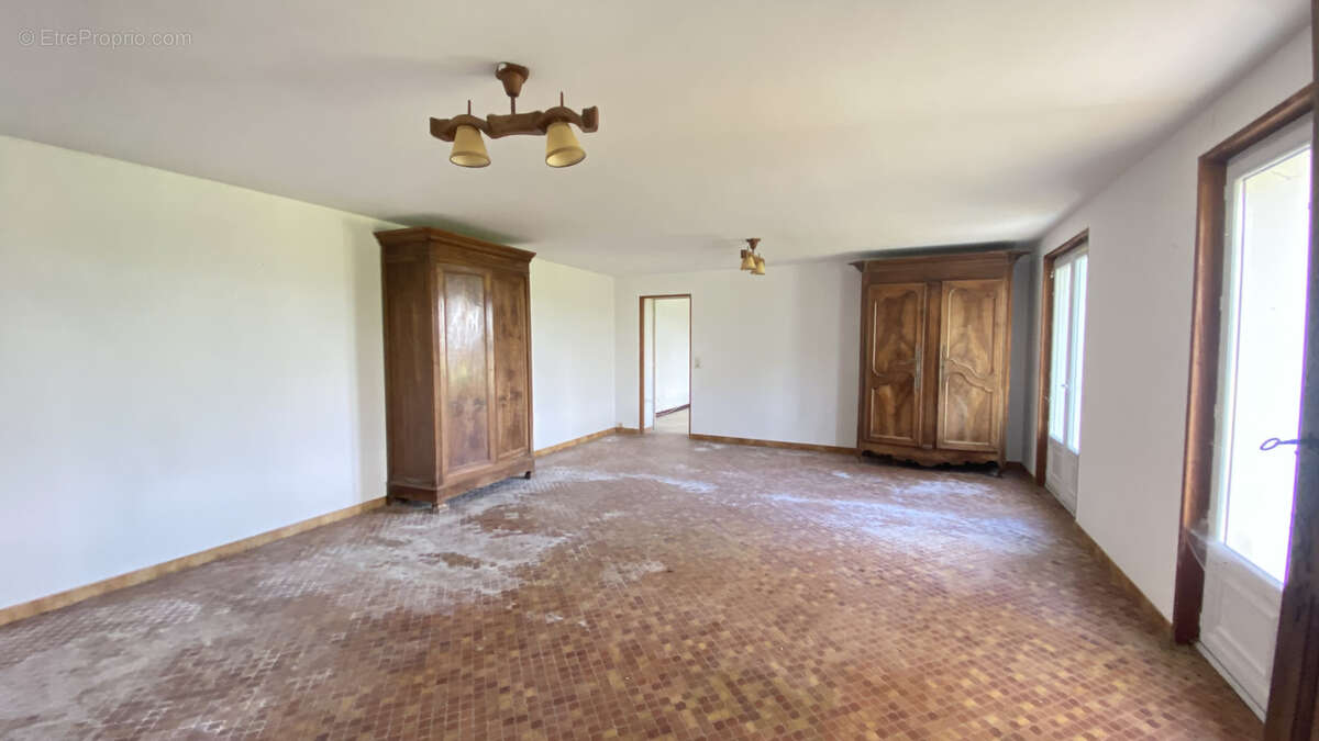 Maison à CHENAC-SAINT-SEURIN-D&#039;UZET