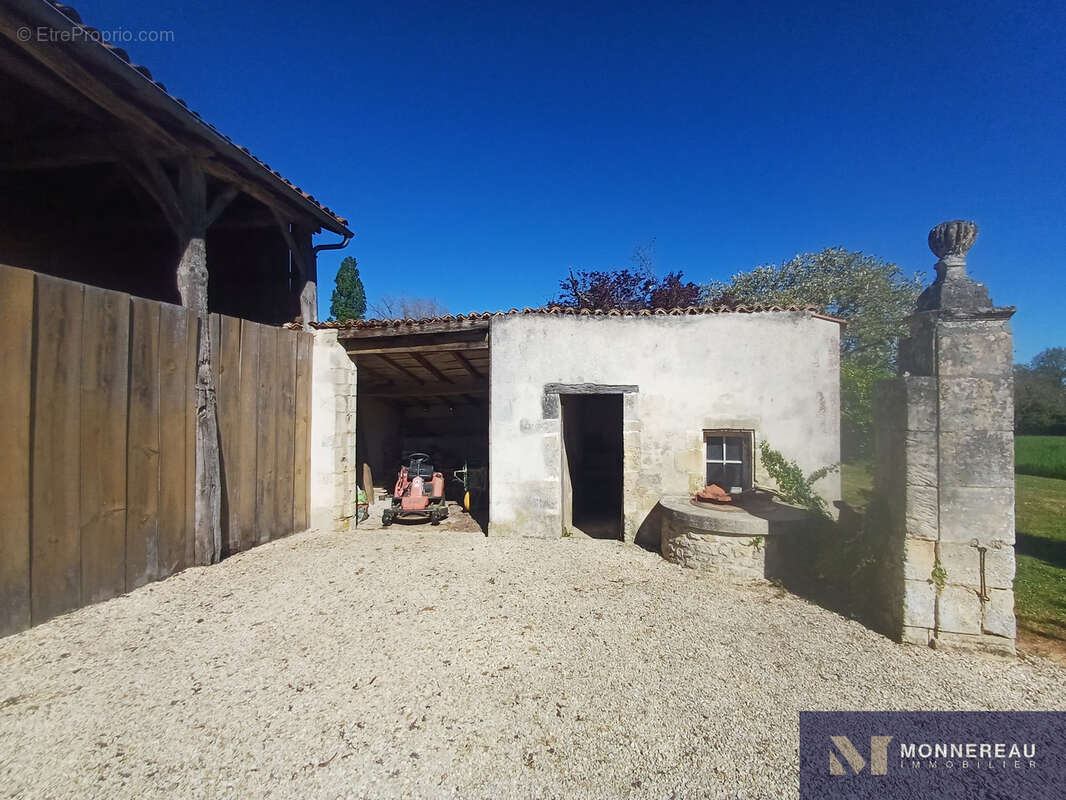 Maison à BAIGNES-SAINTE-RADEGONDE