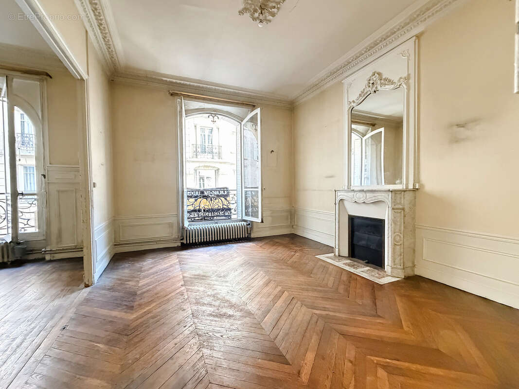 Place de la Nation - Appartement Haussmannien - photo 3